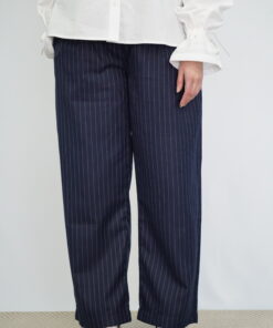 pantalon tailleur coupe large à pli modeste