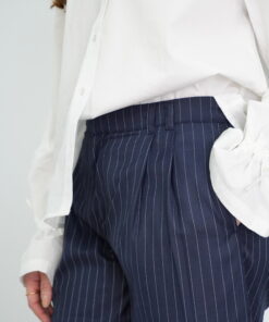 pantalon tailleur coupe large à pli modeste